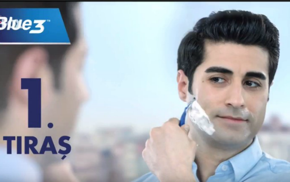 Oyuncumuz Muharrem Cavıldak, Gillette Blue 3 reklamında yer almaktadır.