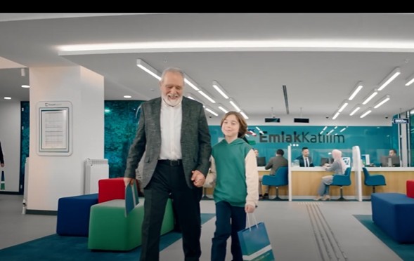 Yetenekli çocuk oyuncumuz Aras`ın, anacastta yer aldığı Emlak Katalım Bankası Reklamı yayında.