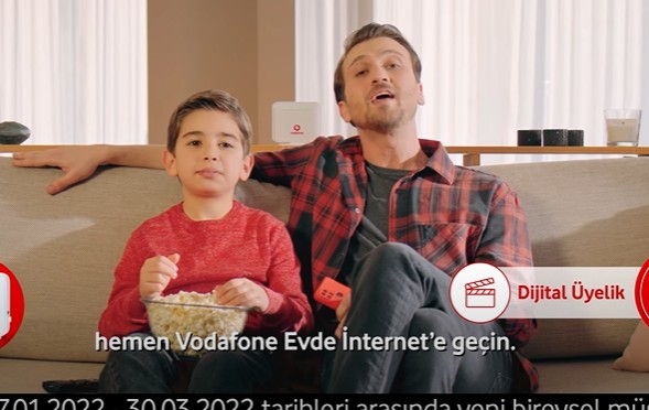 Yetenekli miniğimiz Yusuf Kerem, Aras Bulut İynemli ile anacastta rol aldığı Vodafone Reklam serisinin 2.si yayında.