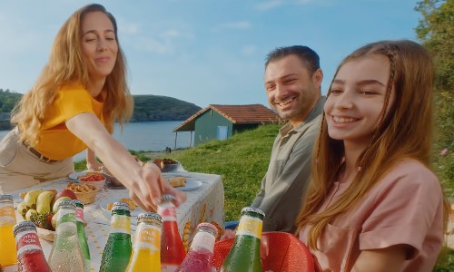 Kızılay Meyveli Soda Reklamında genç oyuncumuz Ceren Dinçseven yer aldı.