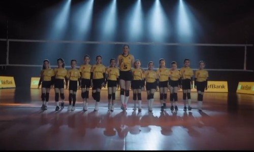 Vakıfbank Reklamında voleybolcu tatlı miniklerimiz Müge Sezginiş ve Dide Sare Günaydın yer aldı.